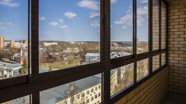 Иллюстрация: Холодное алюминиевое остекление балконов и лоджий