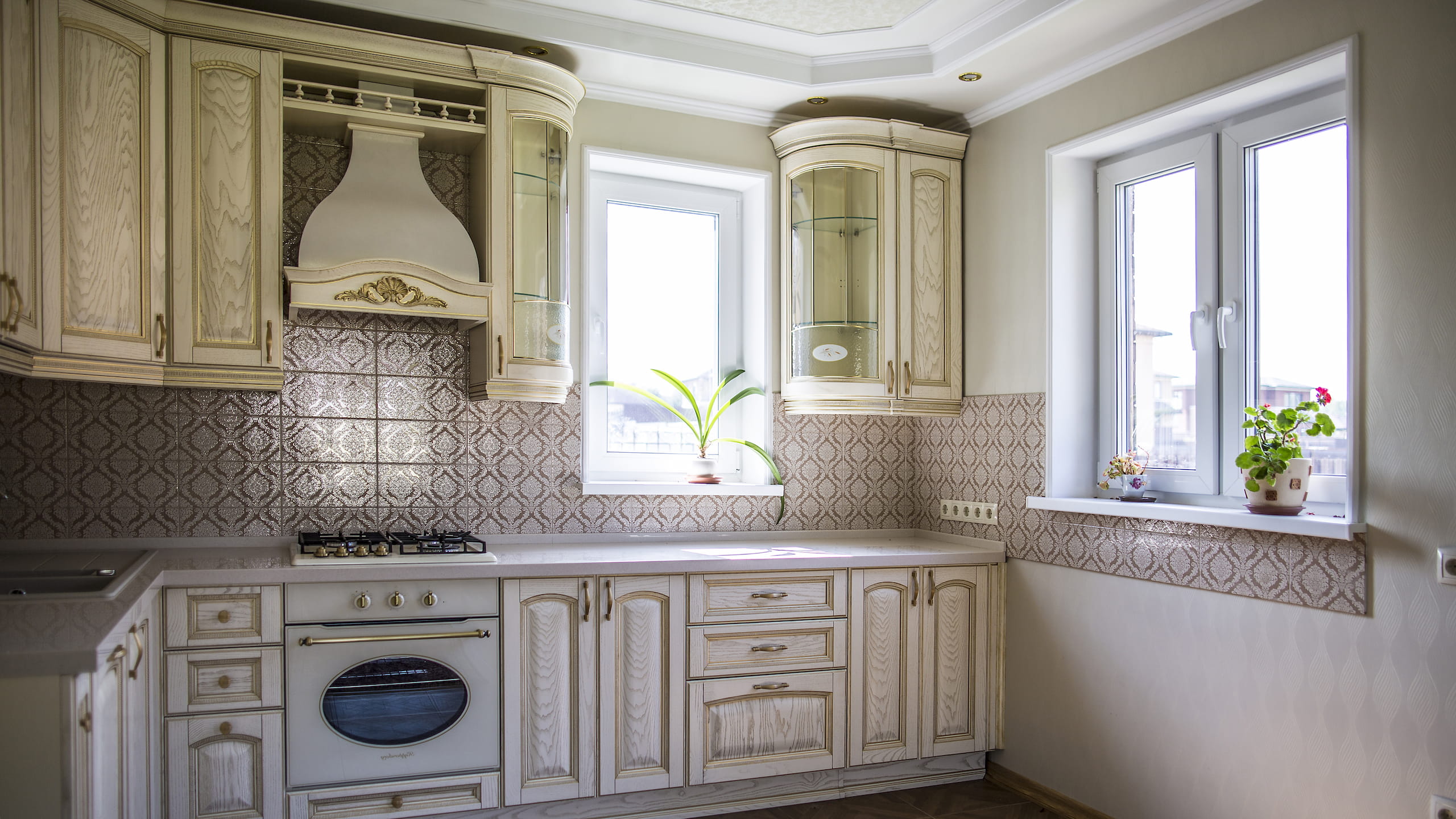 Окна Melke Smart украшают красивую, стильную кухню.