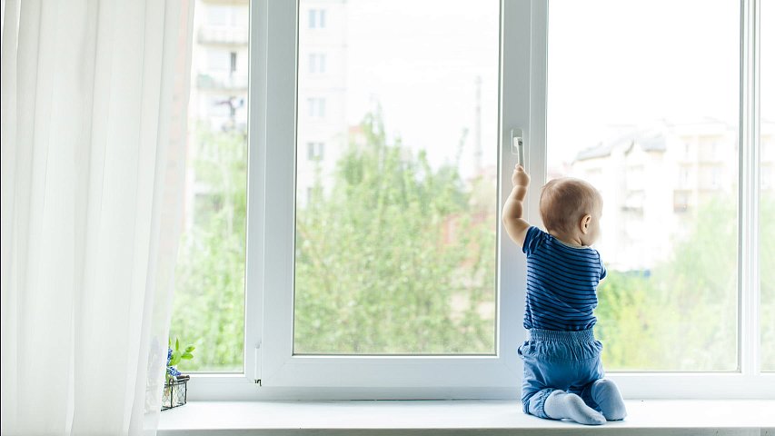 Баннер с акцией Подарки при остеклении